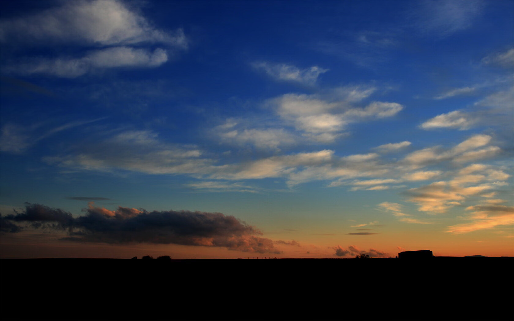 开云平台-特色山地自行车夜骑，感受不同的运动氛围，自行车夜景
