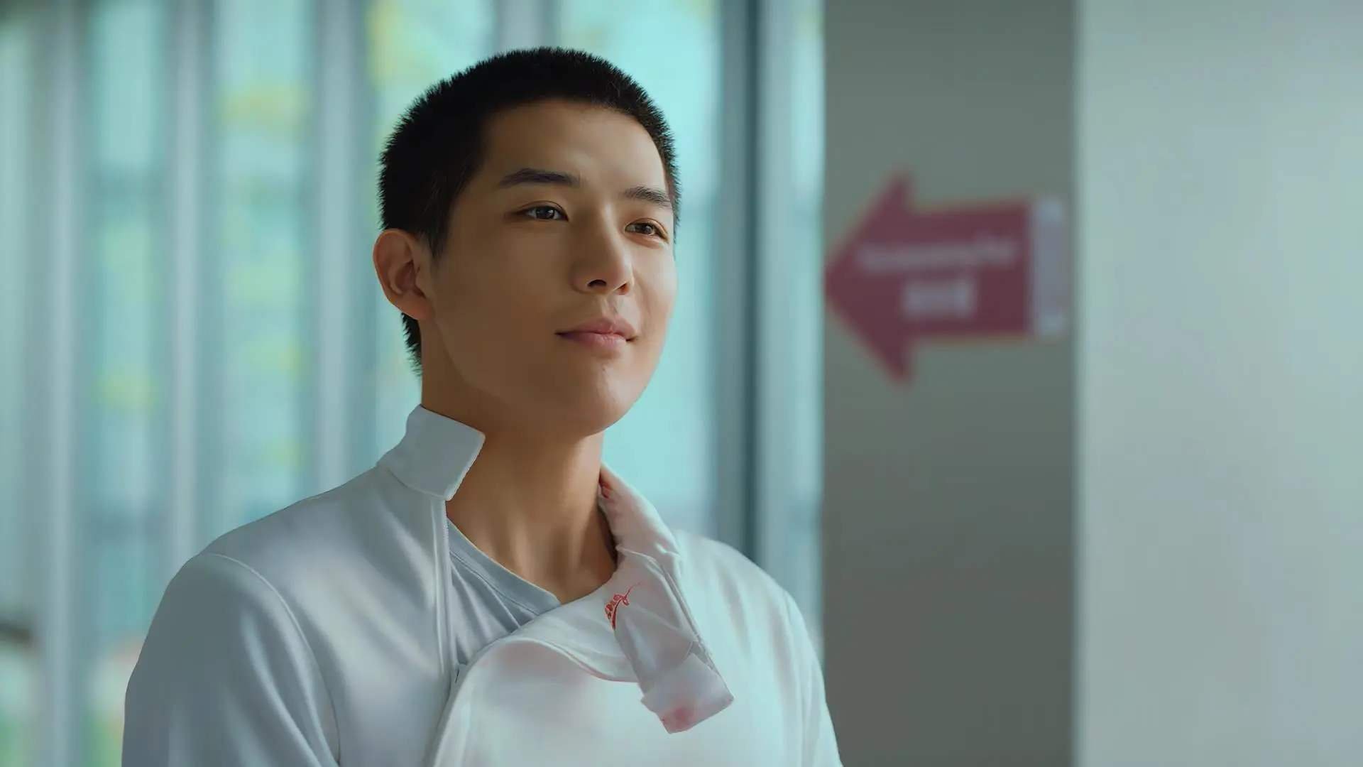 “高新体育中心网球赛:巅峰对决引爆全场热情”